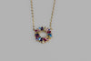 Collar con cadena con baño de oro 18k y pendiente circular con piedras de colores