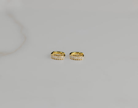 Aretes de argolla pequeña en baño de oro 18k con zirconias blancas