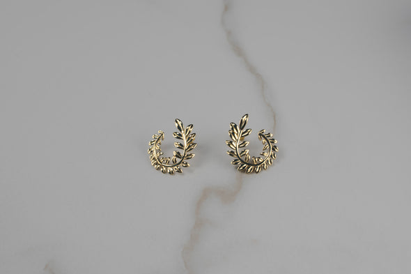Aretes de racimo de hojas con baño de oro 18k