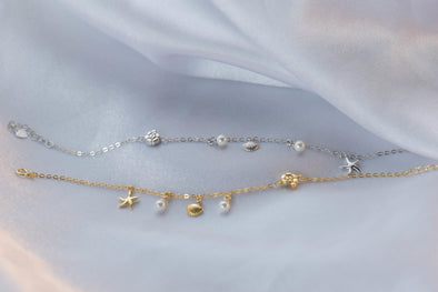 Dos pulseras con pendientes de mar, conchas, estrellas de mar en plata 925 y baño de oro 18k