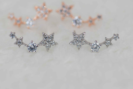 Dos pares de aretes tipo climbers de estrellas en plata 925 y con baño de oro rosa 18k