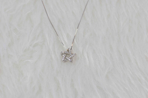 Collar cadena con pendiente de estrella en color plata y zirconias