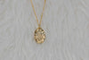 Collar cadena con pendiente de virgen milagrosa color oro detalle frente