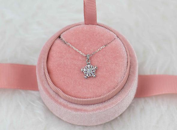 Collar con cadena y pendiente de copo de nieve- Snowflake en plata 925 en caja de joyas rosa
