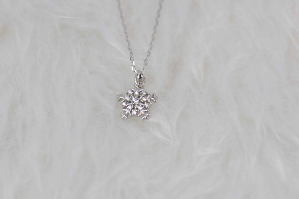 Collar con cadena y pendiente de copo de nieve- Snowflake en plata 925