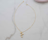 Collar con cadena y pendiente de cuatro mariposas color oro con zirconias