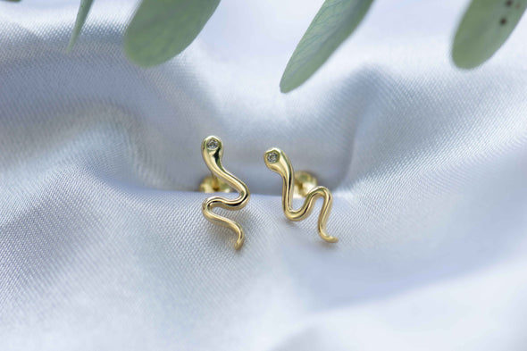 Aretes de serpiente en baño de oro 18k con ojo de zirconia