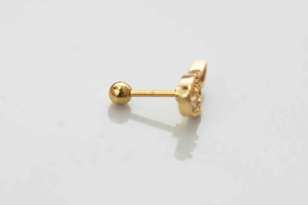 Arete piercing color oro con cierre esférico (bolita)