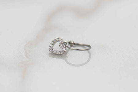 Argolla en acero inoxidable con corazón colgante con zirconias blancas