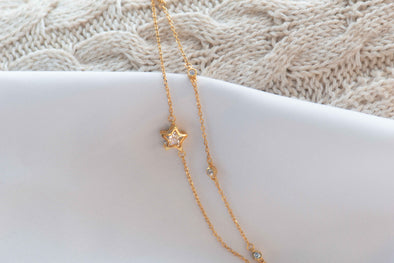 Pulsera doble con baño en oro 18k y estrella en zirconia blanca
