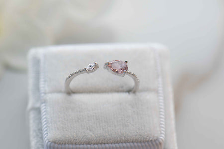Anillo en plata 925 con zirconia rosa frente