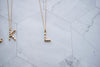 Collar con pendiente letra L color oro