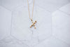 Collar con pendiente letra X color oro