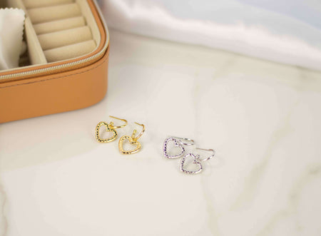 Aretes colgantes de corazón en plata 925 y Aretes colgantes de corazón en plata 925 con baño de oro 18k en venta en Guatemala
