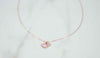 Collar de cadena con pendiente de pétalos de rosa en baño de oro rosa 18k