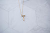 Collar con pendiente letra T color oro