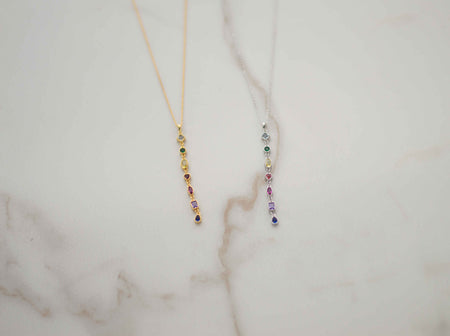 Collar con cadena y pendiente de piedras de colores en plata 925 y Collar con cadena y pendiente de piedras de colores con baño de oro 18k