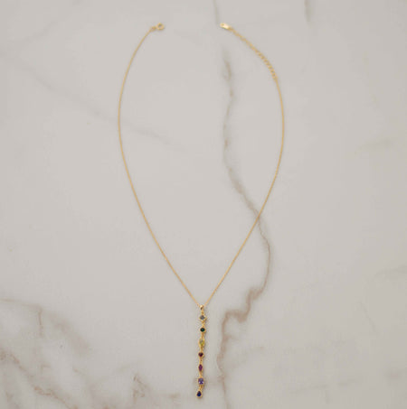 Collar con cadena y pendiente de piedras de colores con baño de oro 18k