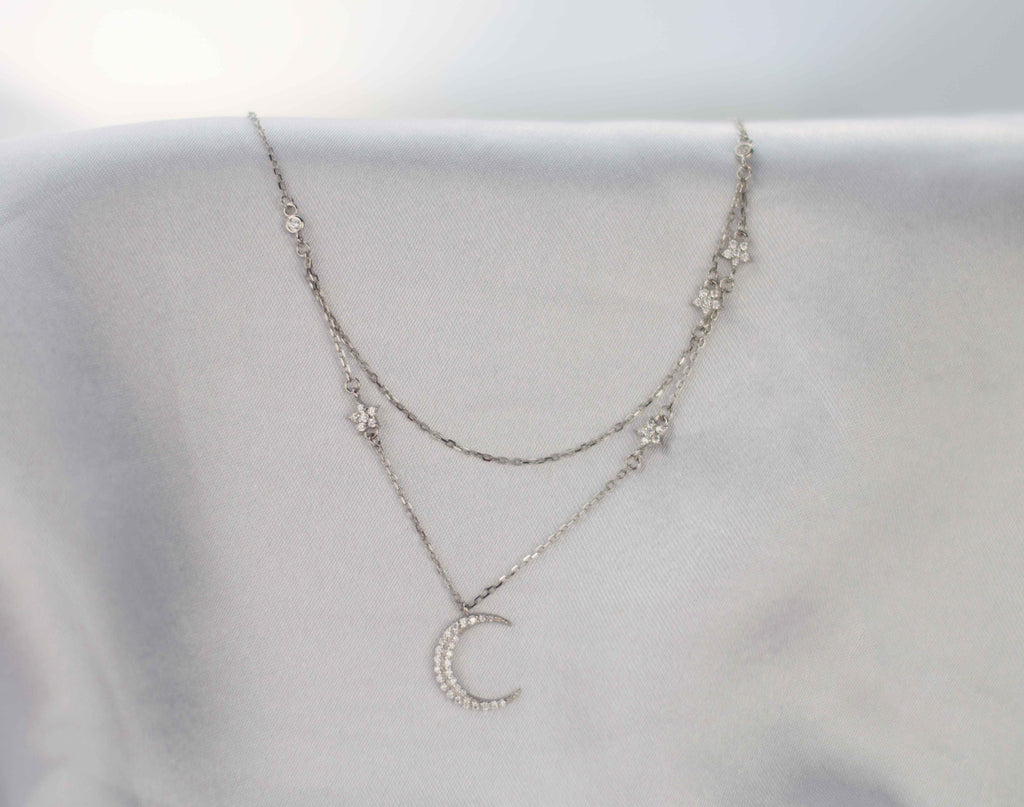 Collar doble de cadenas con pendiente de luna con incrustaciones en zirconias y estrellas en plata 925