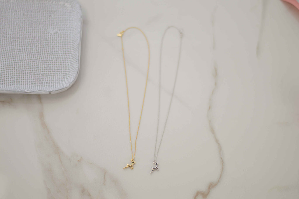Collares de cadena con pendiente de venado en baño de oro 18k y venado en plata 925