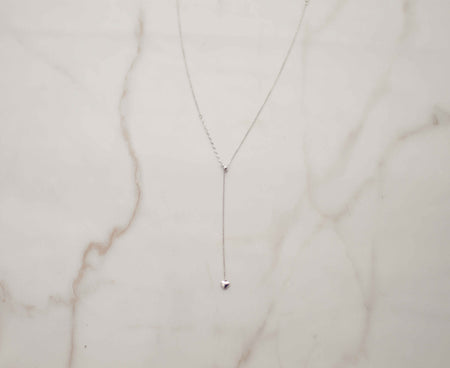 Collar con cadena y pendiente de cadena con corazón pequeño en plata 925 detalle