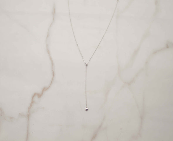Collar con cadena y pendiente de cadena con corazón pequeño en plata 925 detalle