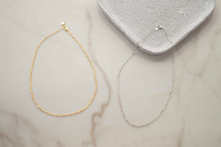 Dos collares de cadena en plata 925 y con baño de oro 18k