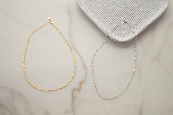 Dos collares de cadena en plata 925 y con baño de oro 18k